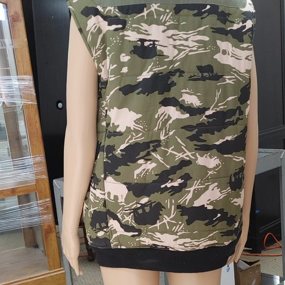 ECKO UNLTD. CAMOUFLAGE VEST WITH 6 FRONT POCKETS SIZE M. - Picture 2 of 7